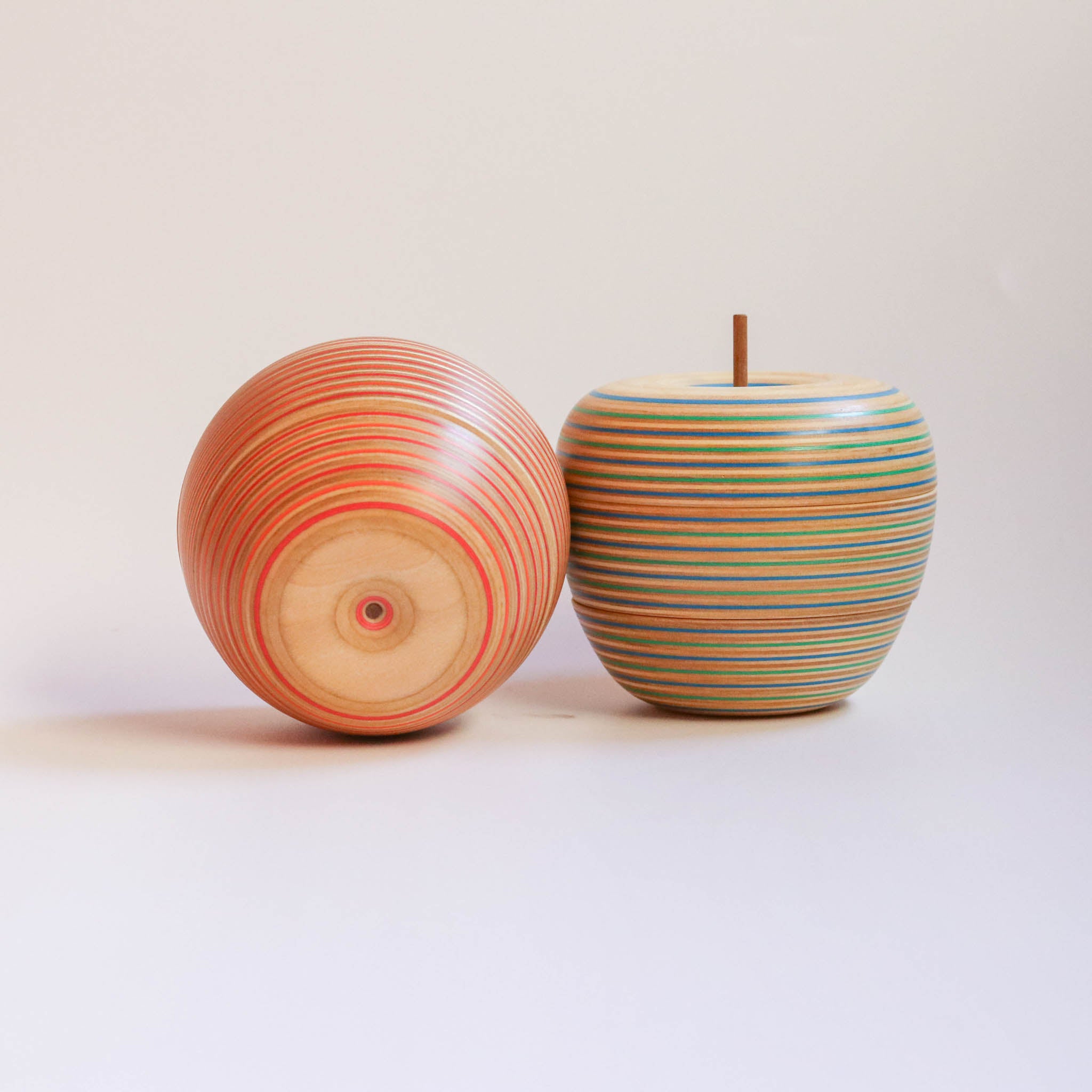 木工品 カードホルダー | ringo 2 | red-orange | PLYWOOD laboratory