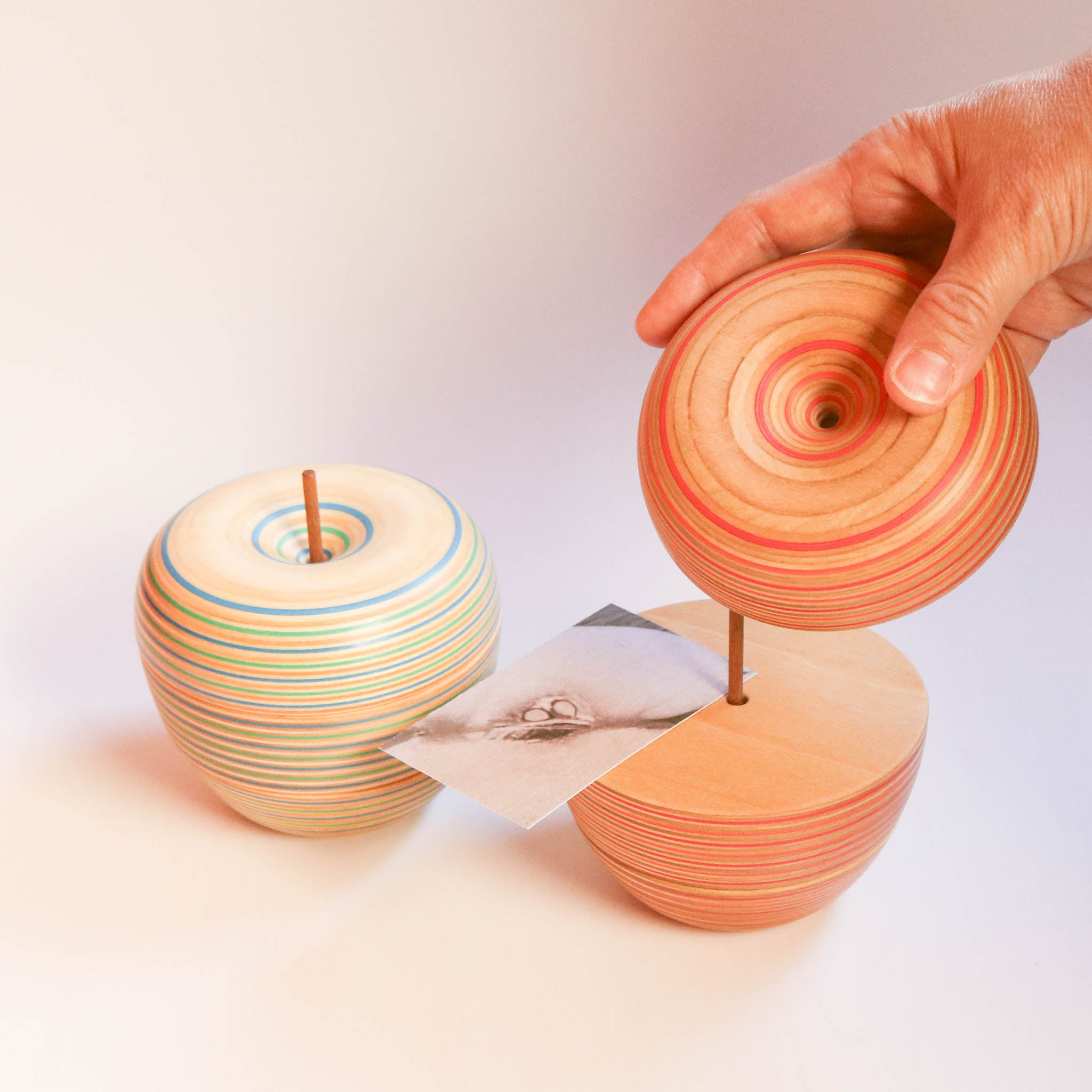 木工品 カードホルダー | ringo 2 | red-orange | PLYWOOD laboratory