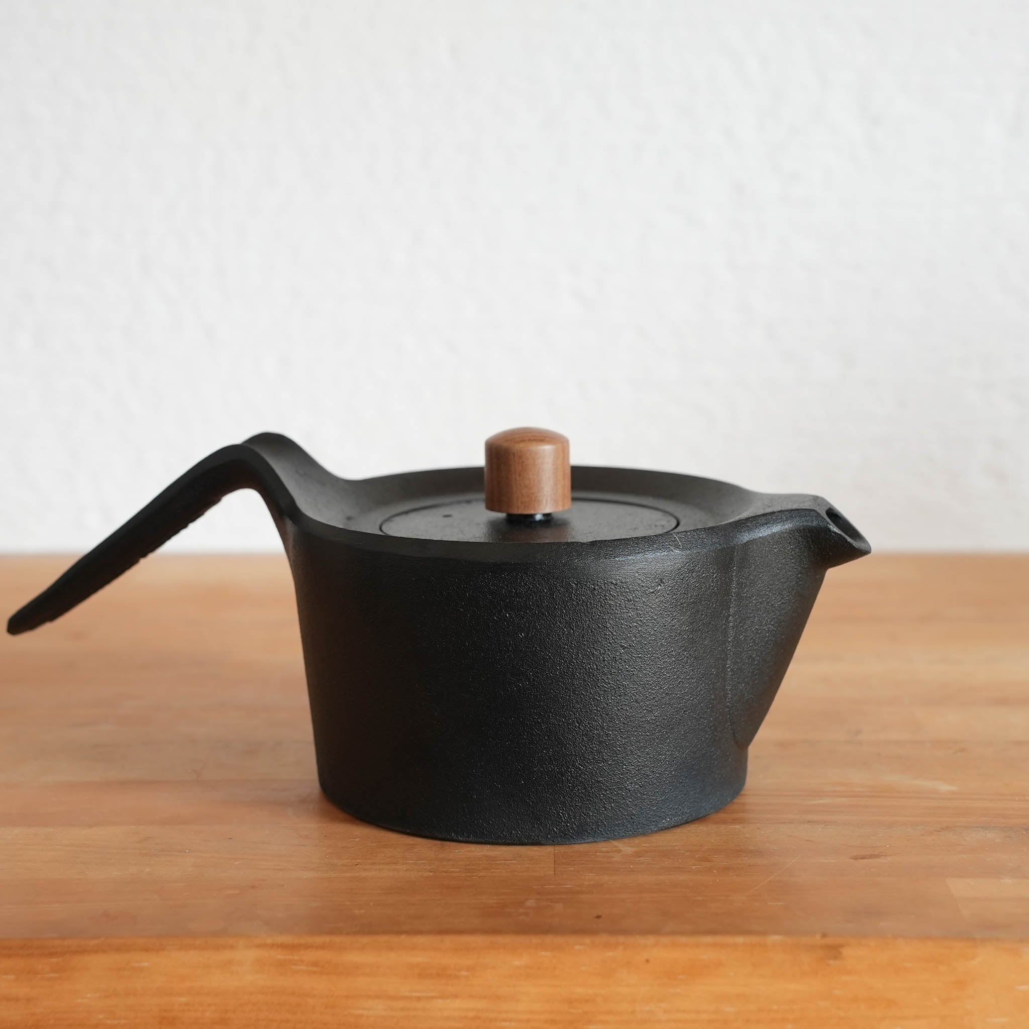 南部鉄器 鉄瓶 | スワローポット 0.6L | 黒 | 及富