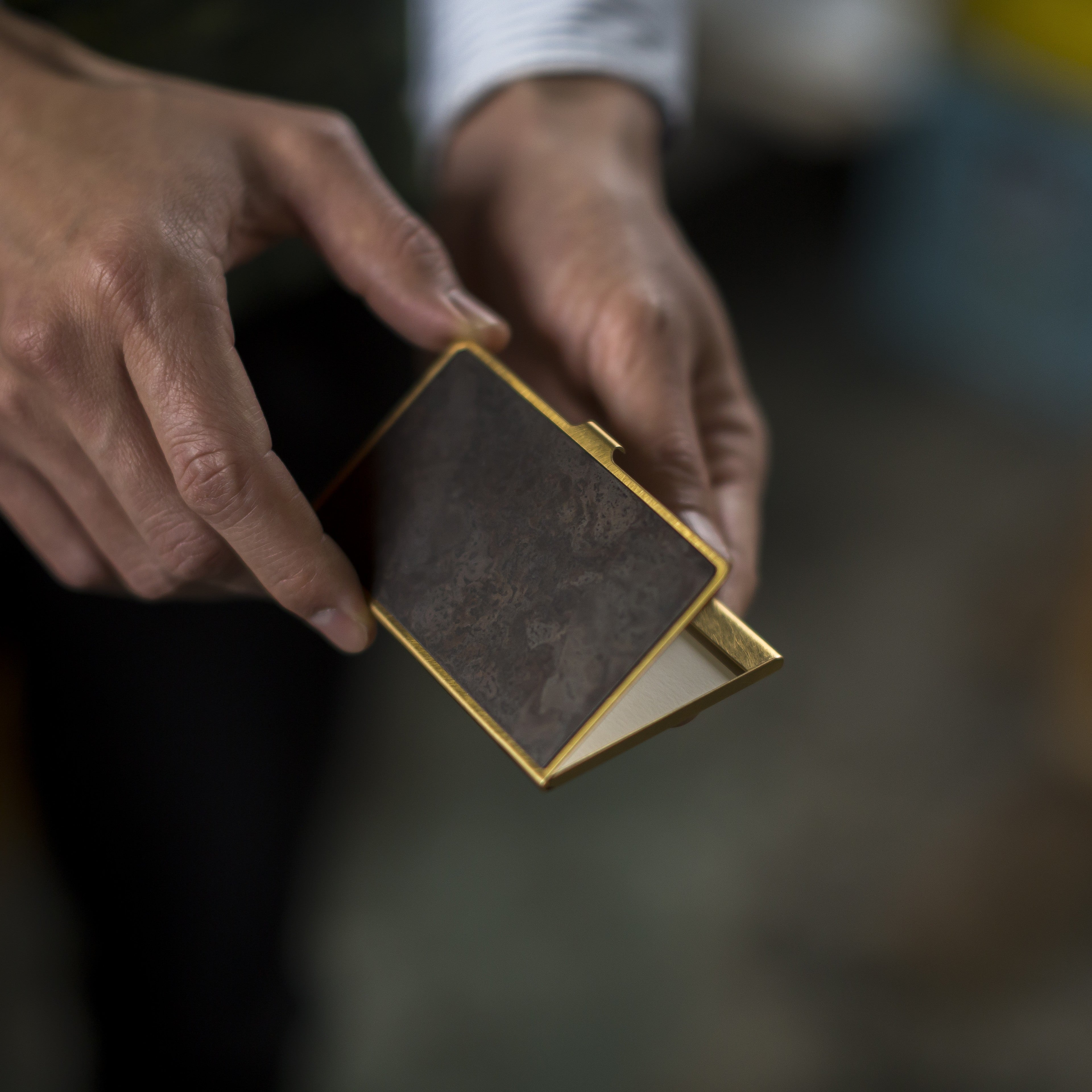 高岡銅器 名刺入れ | card case | 斑紋荒し色 | Orii