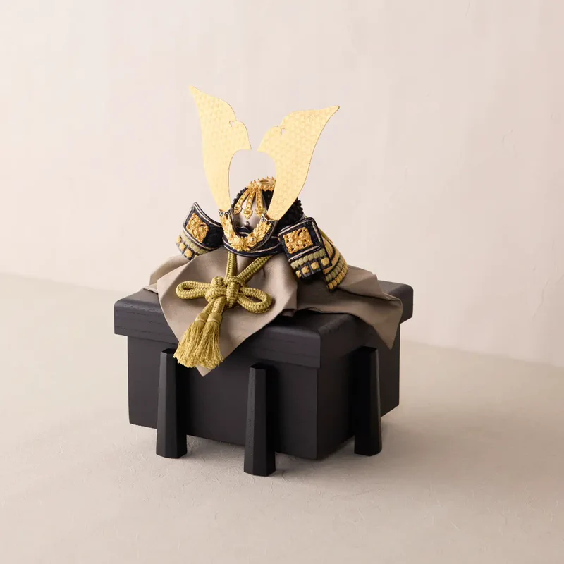 兜飾り | 天賦之兜 | 祝い菊 1/5スケール | 鈴甲子 雄山【26/1/6以降順次配送】