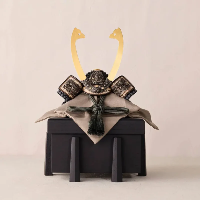 兜飾り | 奉納 | 無双雀 鉄色威 1/5スケール | 鈴甲子 雄山【26/1/6以降順次配送】