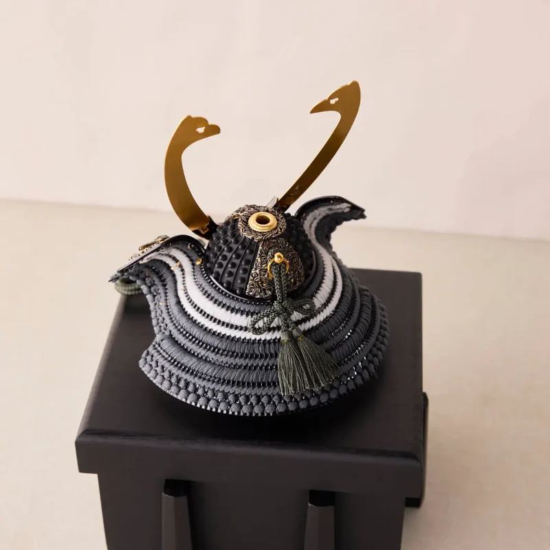 兜飾り | 奉納 | 無双雀 鉄色威 1/5スケール | 鈴甲子 雄山【26/1/6以降順次配送】