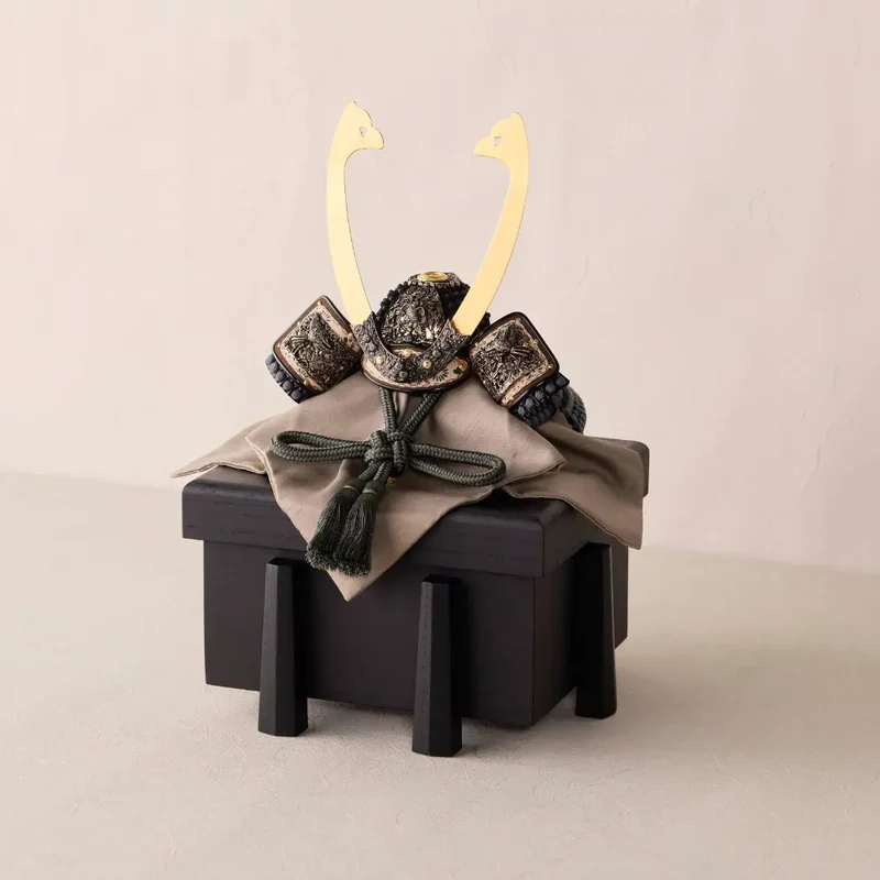 兜飾り | 奉納 | 無双雀 鉄色威 1/5スケール | 鈴甲子 雄山【26/1/6以降順次配送】