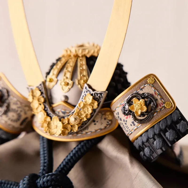 兜飾り | 天賦之兜 | 夜香桜 1/5スケール | 鈴甲子 雄山【26/1/6以降順次配送】