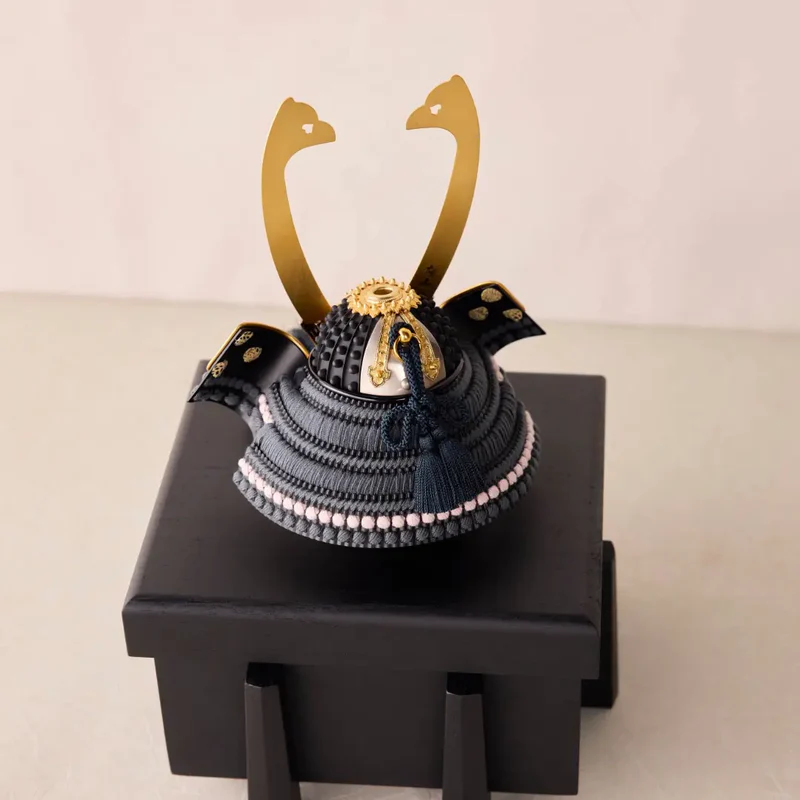 兜飾り | 天賦之兜 | 夜香桜 1/5スケール | 鈴甲子 雄山【26/1/6以降順次配送】