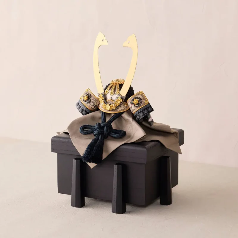 兜飾り | 天賦之兜 | 夜香桜 1/5スケール | 鈴甲子 雄山【26/1/6以降順次配送】