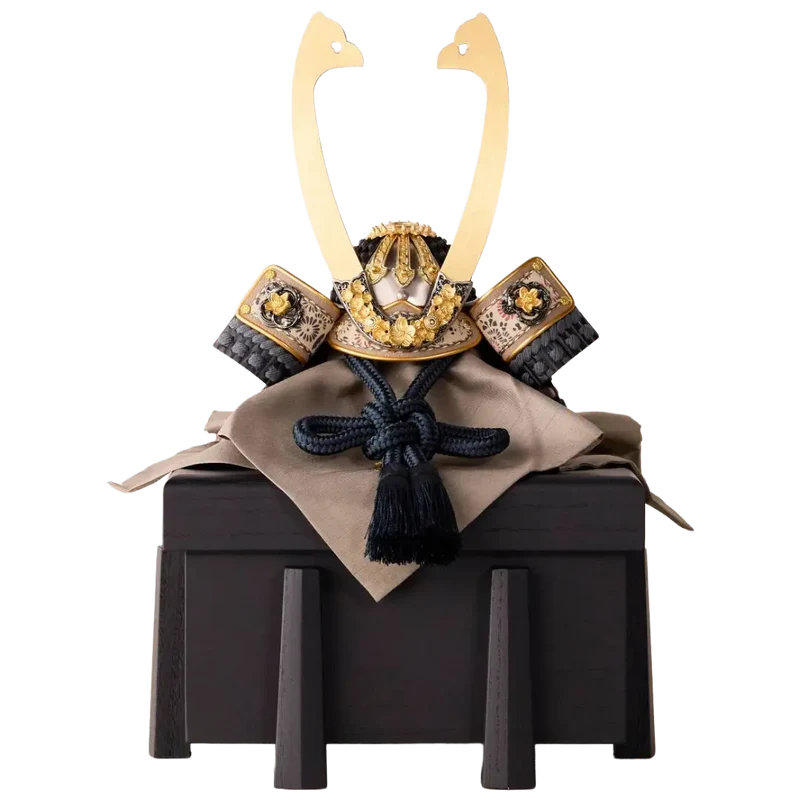 兜飾り | 天賦之兜 | 夜香桜 1/5スケール | 鈴甲子 雄山【26/1/6以降順次配送】