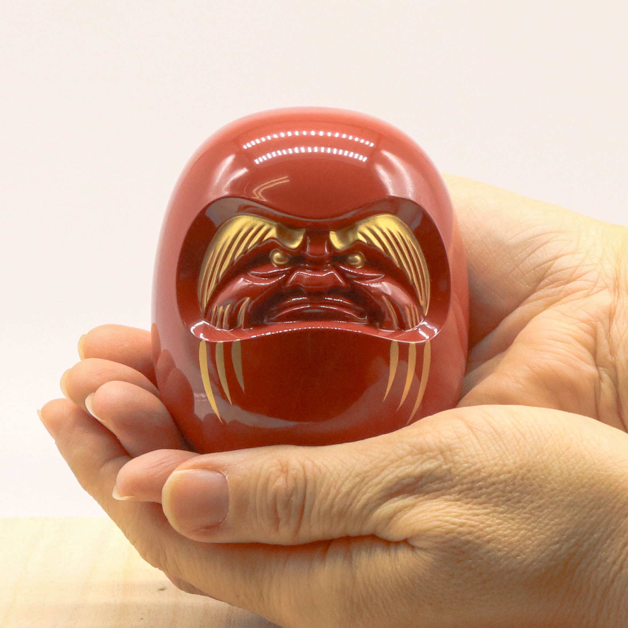 高岡銅器 | 達磨 | 赤漆・金蒔絵仕上げ | 銀雅堂