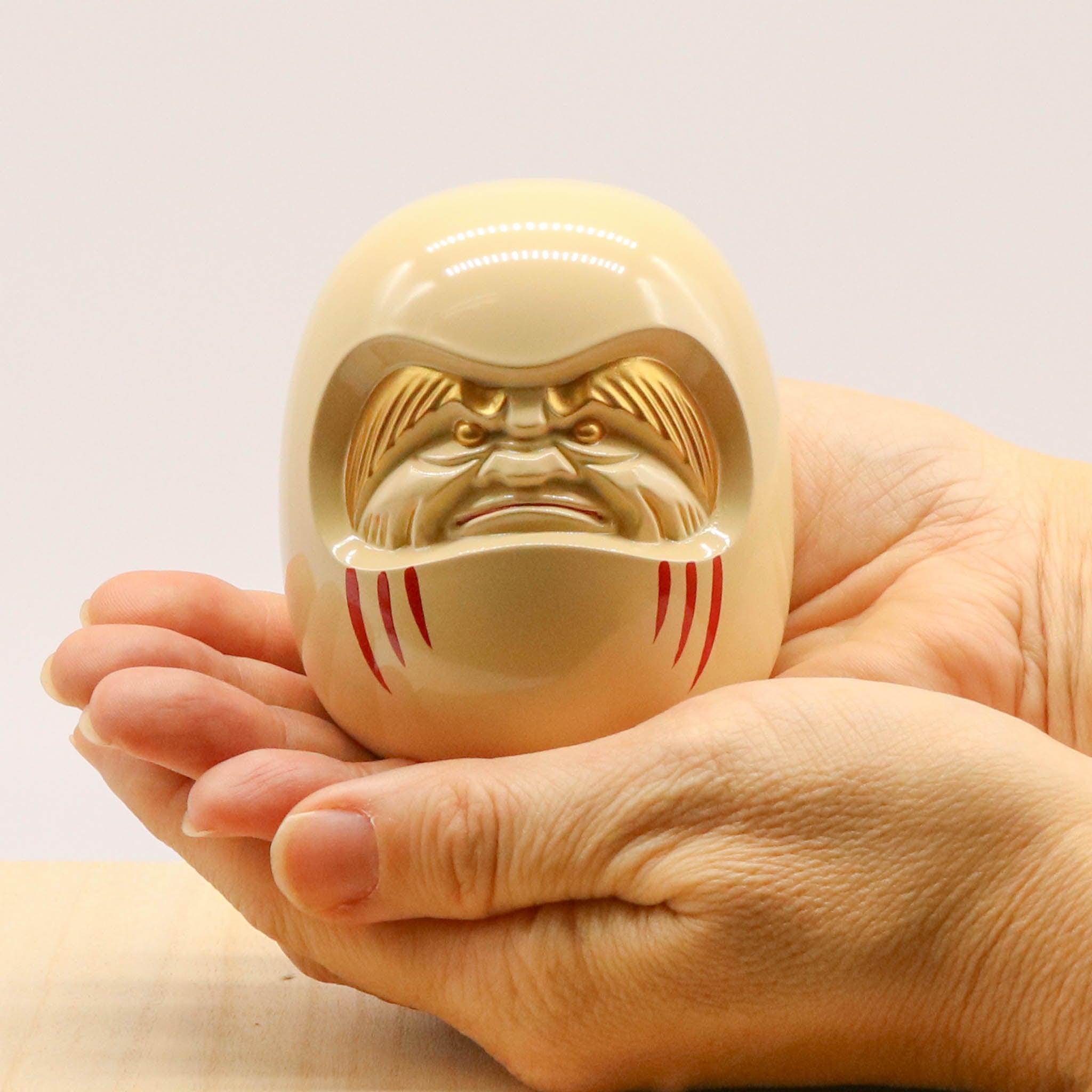 高岡銅器 | 達磨 | 白漆・金蒔絵仕上げ | 銀雅堂