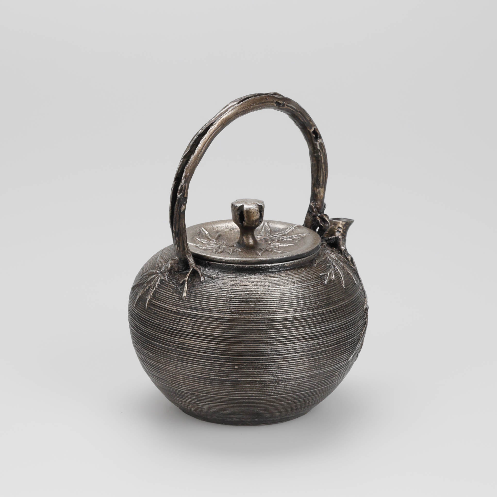 高岡銅器 鉄瓶 | 砂鉄 丸形 | 筋目楓地紋 | 般若鋳造所