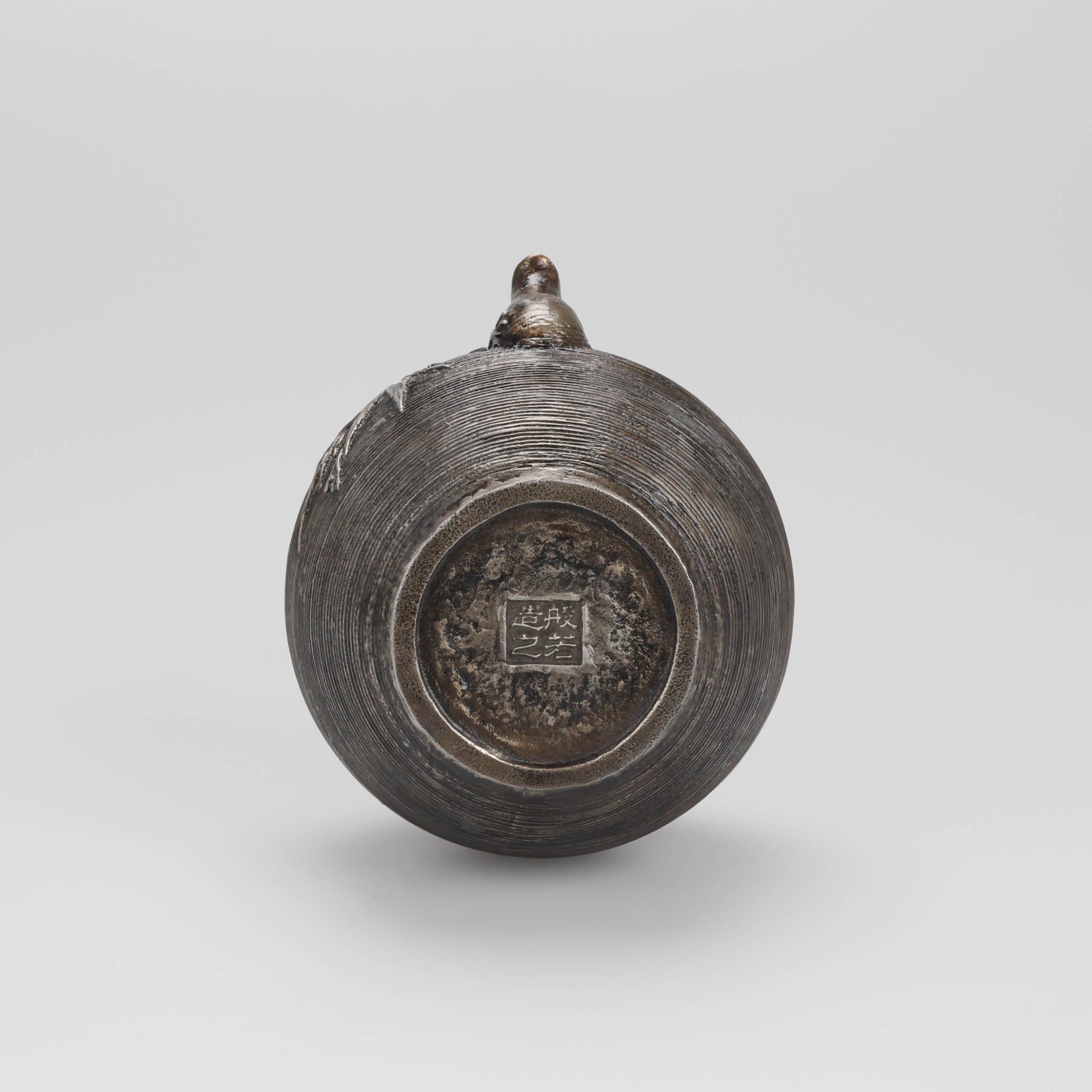 高岡銅器 鉄瓶 | 砂鉄 丸形 | 筋目楓地紋 | 般若鋳造所