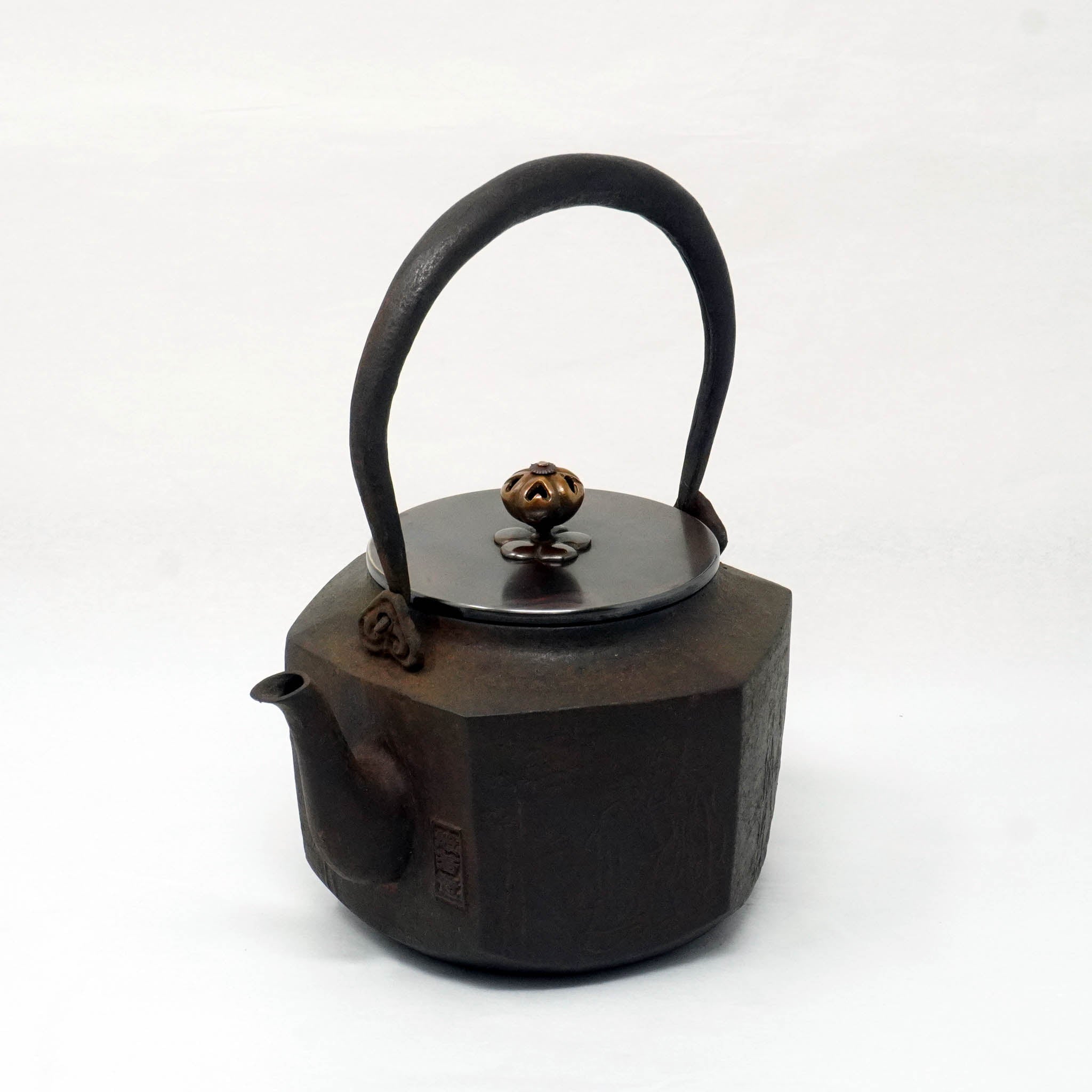 高岡銅器 鉄瓶 | 七賢人文亀甲 | 般若鋳造所