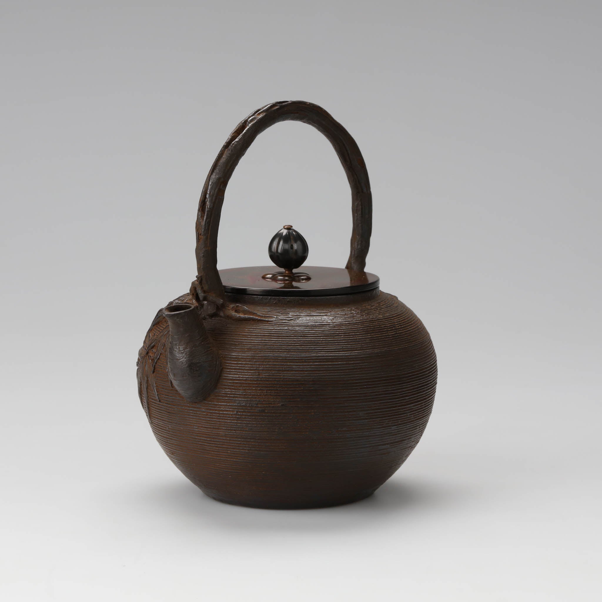 高岡銅器 鉄瓶 | 丸形 | 筋目楓地紋 | 般若鋳造所