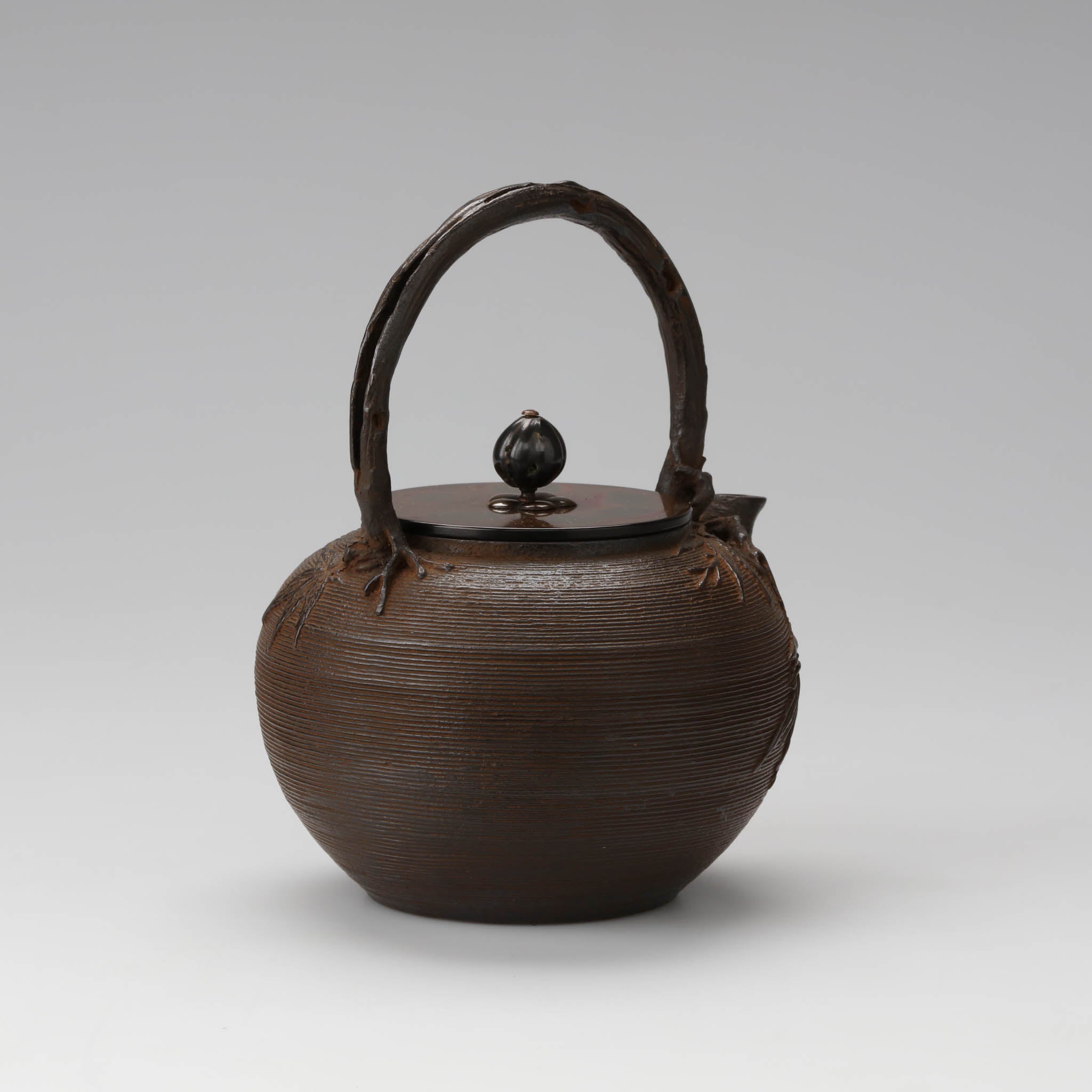 高岡銅器 鉄瓶 | 丸形 | 筋目楓地紋 | 般若鋳造所
