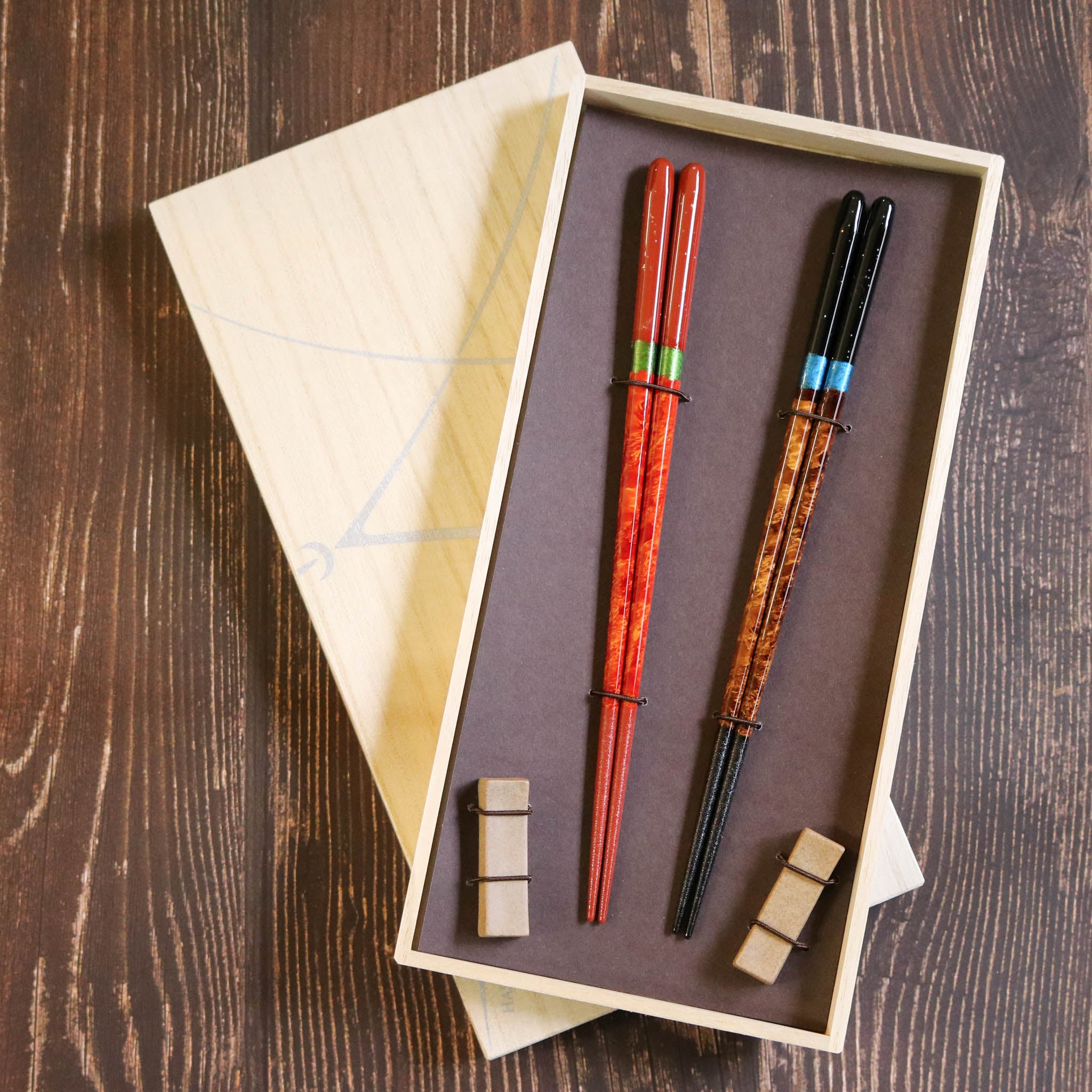 若狭塗 ペア箸 | 夜空 宵・暁  桐箱入り 箸置き付 | 砂岩 | マツ勘