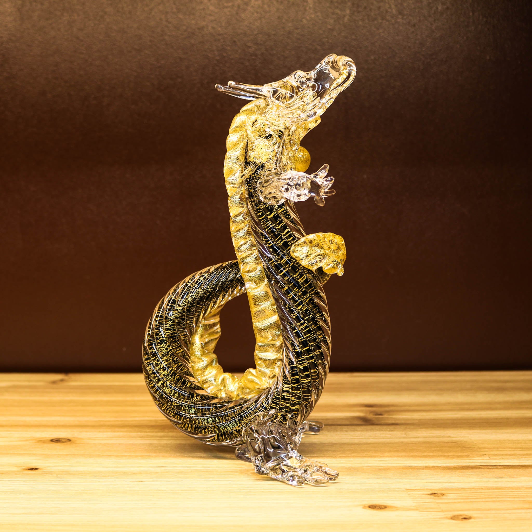 ガラス製金色のドラゴン 綾ガラス 置物 | 金竜 | 黒 | グラスアート黒木