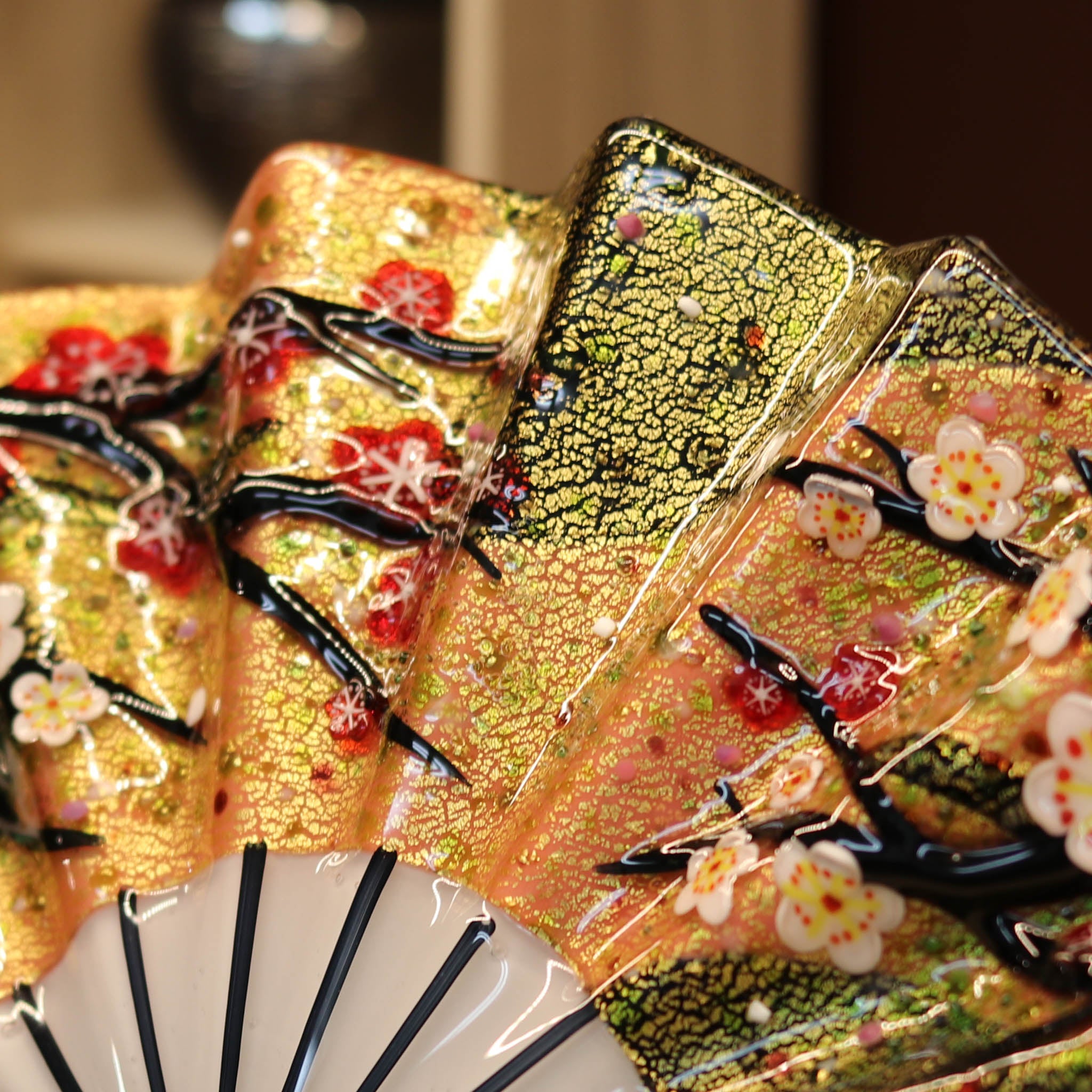 綾ガラス 置物 | 金彩象嵌 光琳 扇 大 | 砡金赤 薄黒 | グラスアート黒木