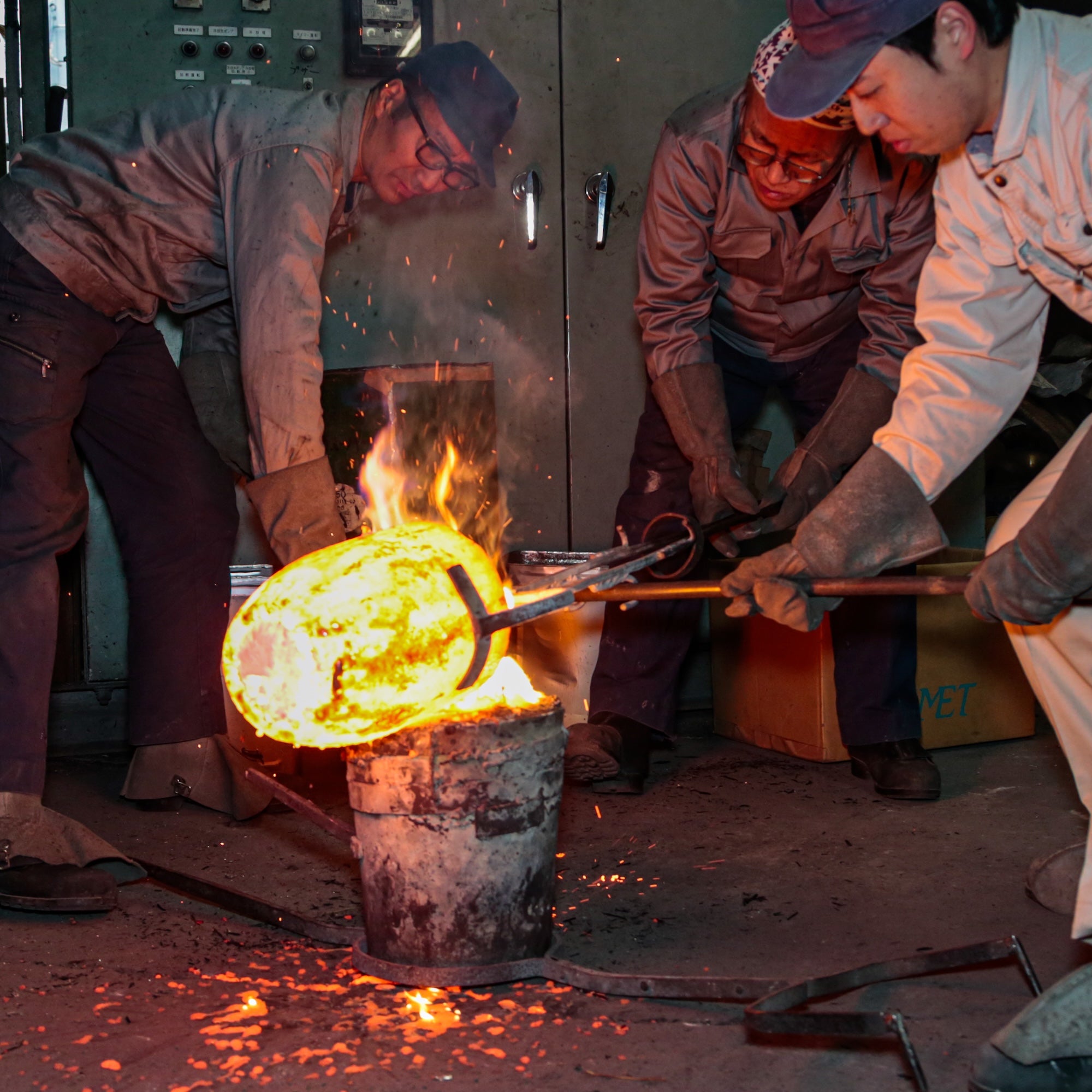 高岡銅器 鉄瓶 | 鉄砲口形 | 素文 | 般若鋳造所