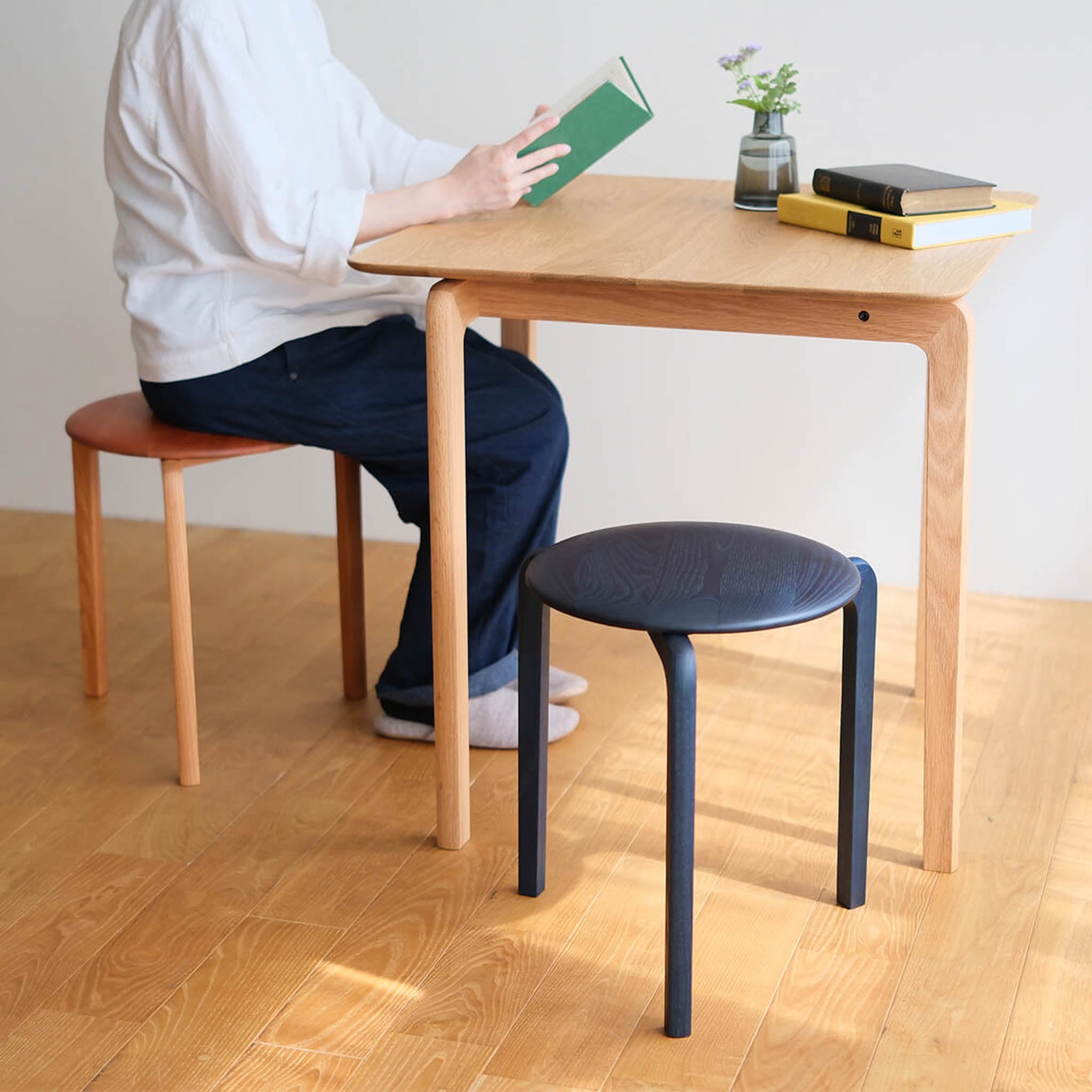 木工家具 スツール | LISCIO Stool | 柿渋鉄媒染 | DENTO