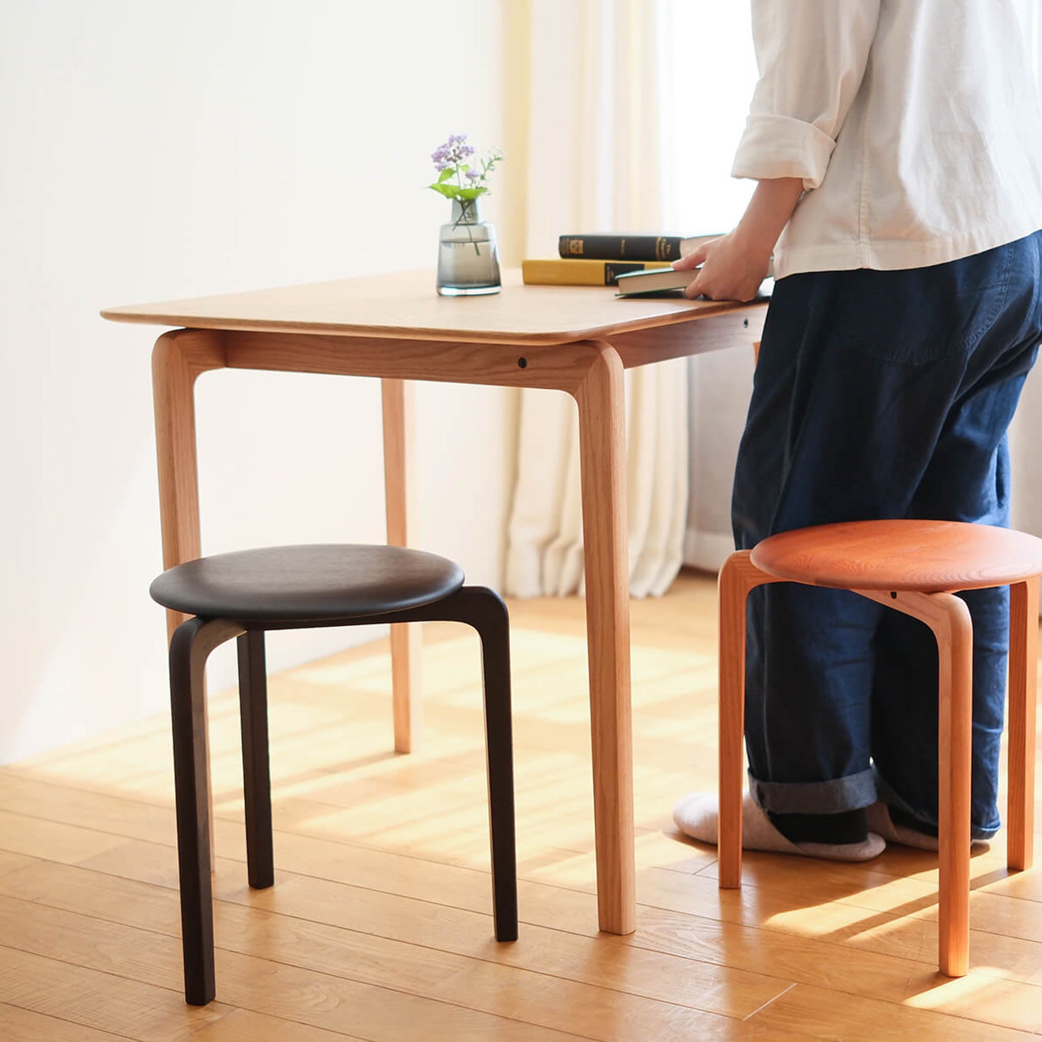 木工家具 スツール | LISCIO Stool | 柿渋染 | DENTO