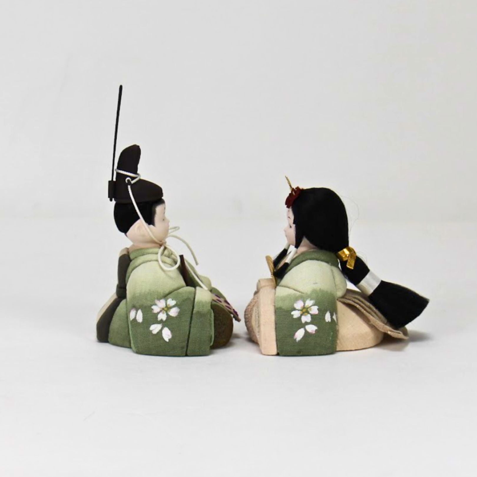 雛人形セット 草木引染め | 桑の葉 × 桑の葉 | 照明付き オーバルグリーン台 | 工房 縫nui【26/1/10以降順次配送】