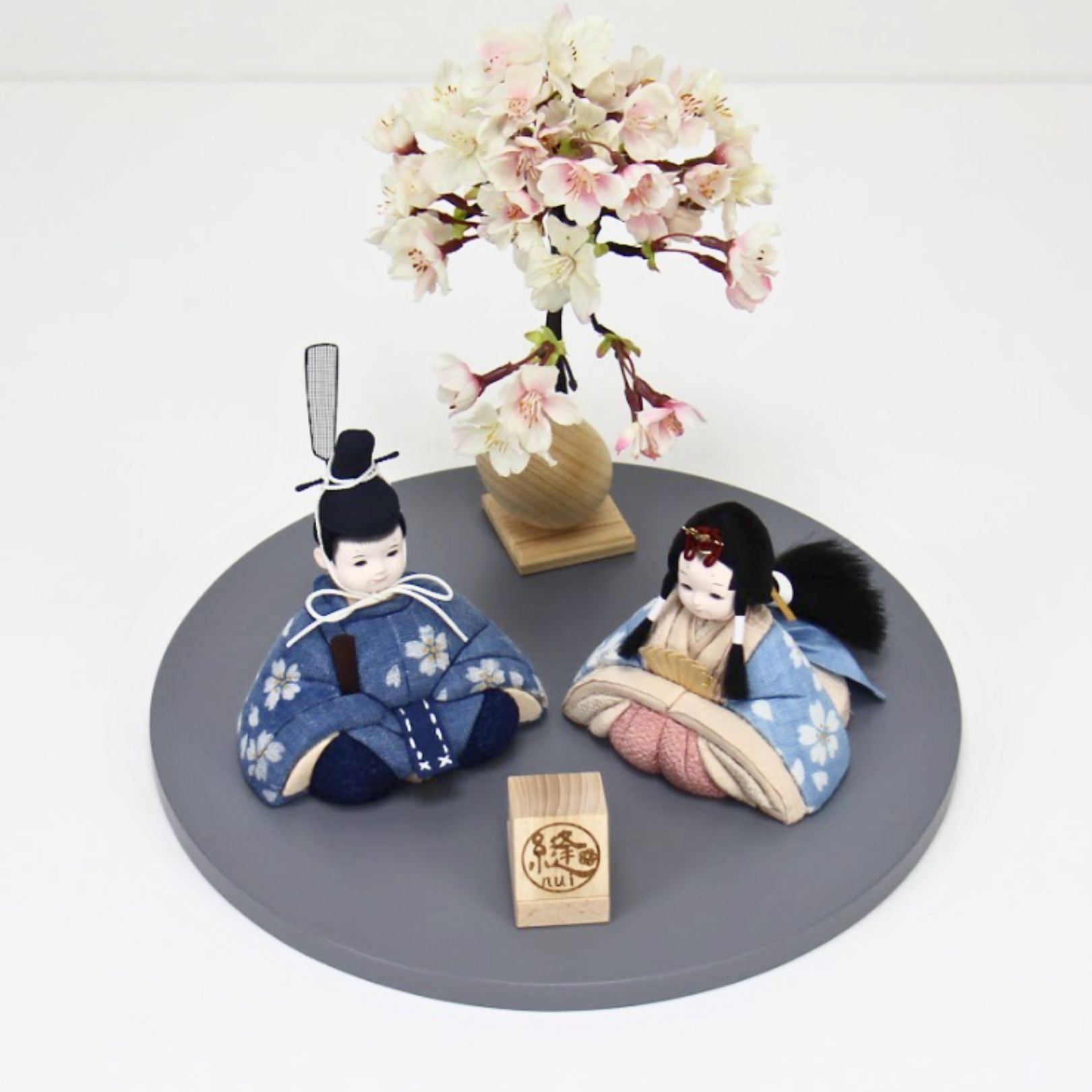 雛人形セット 藍染 | 桜柄 | 丸型グレー台 | 工房 縫nui【26/1/10以降順次配送】