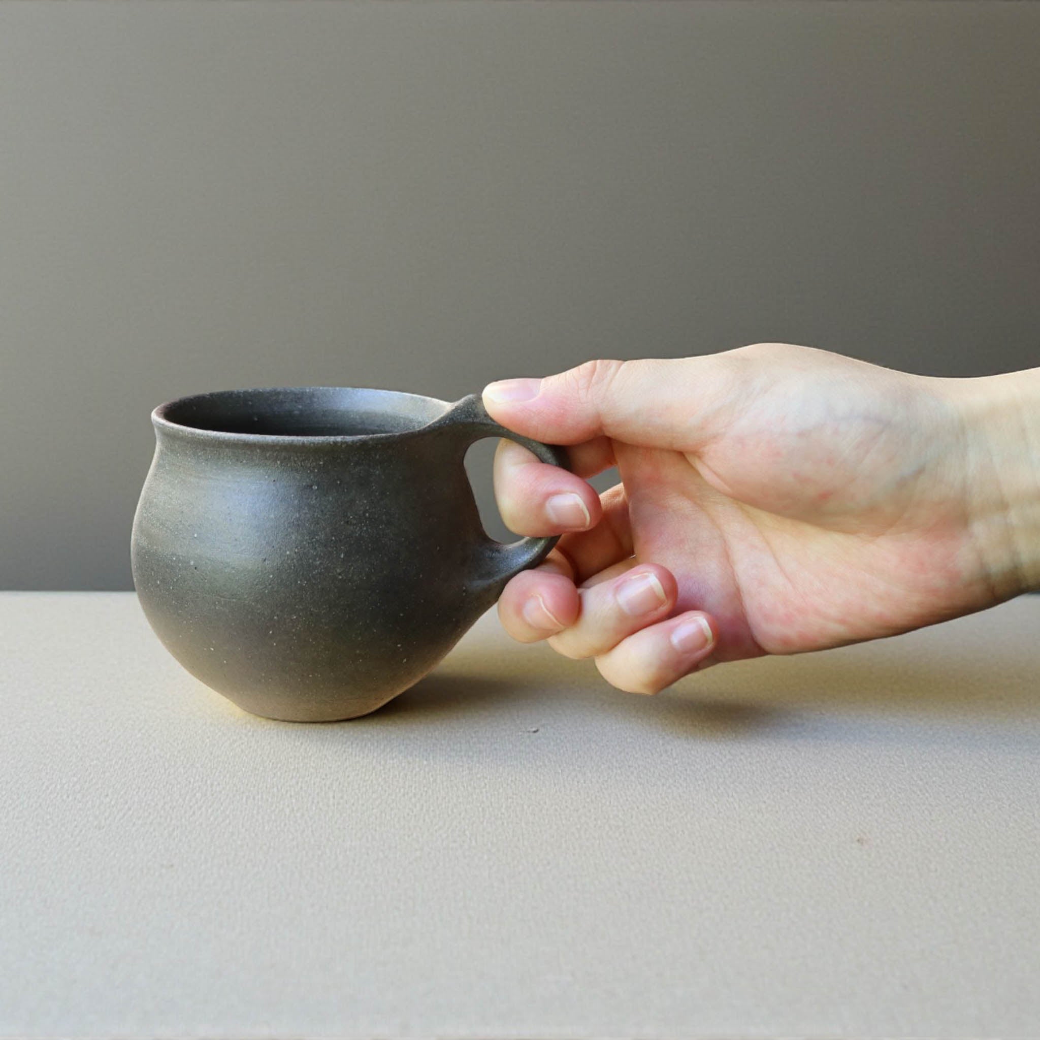 木澤工作所｜珠洲焼の黒の美と自然体の器【日本工芸堂】