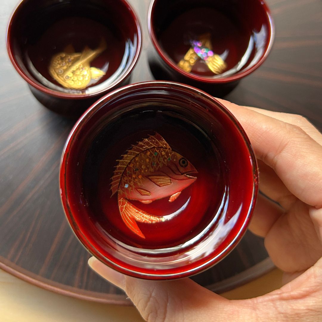 輪島塗 ぐい呑み | 鯛 | 蒔絵 朱溜 | 八井漆器本店